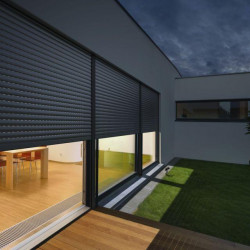 aktualnosci-Rolety się zacinają? Poradnik mieszkańca: kiedy naprawa rolet to konieczność