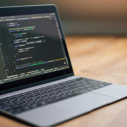 aktualnosci-Jak wybrać software house do SaaS? Checklista 12 pytań, które chronią przed przepalonym wdrożeniem