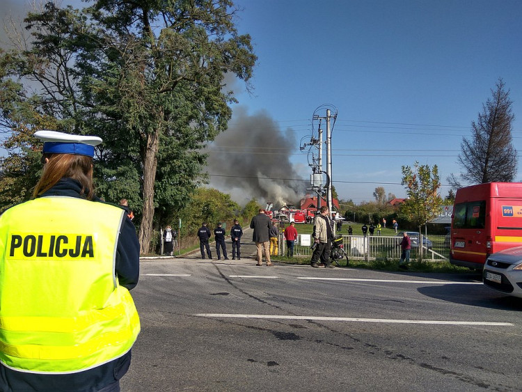 Radwanice: pożar hali produkcyjnej