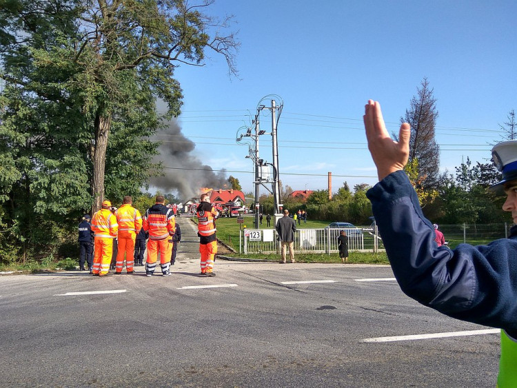 Radwanice: pożar hali produkcyjnej