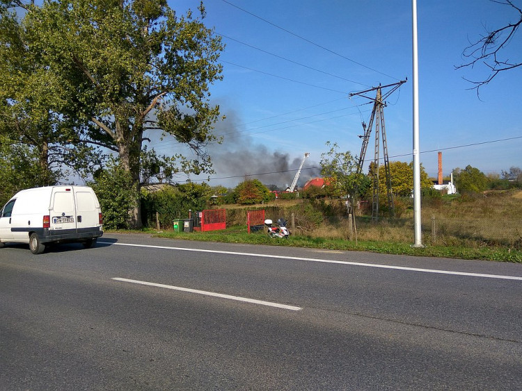 Radwanice: pożar hali produkcyjnej