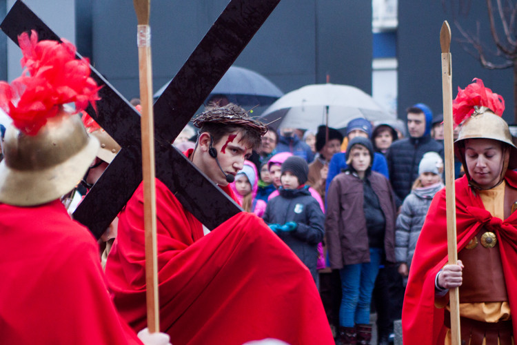 Droga Krzyżowa ulicami Siechnic - fotorelacja, video