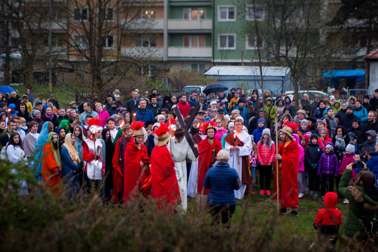 Droga Krzyżowa ulicami Siechnic - fotorelacja, video
