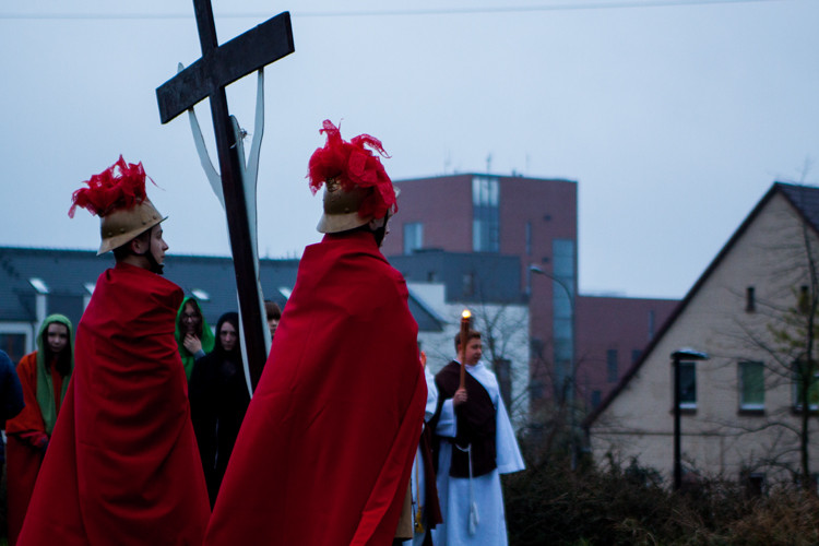 Droga Krzyżowa ulicami Siechnic - fotorelacja, video