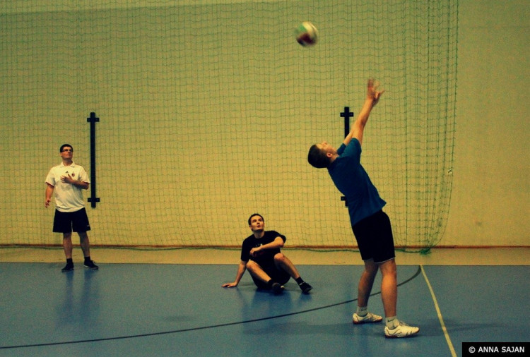 Nocny turniej siatkówki – zdjęcia