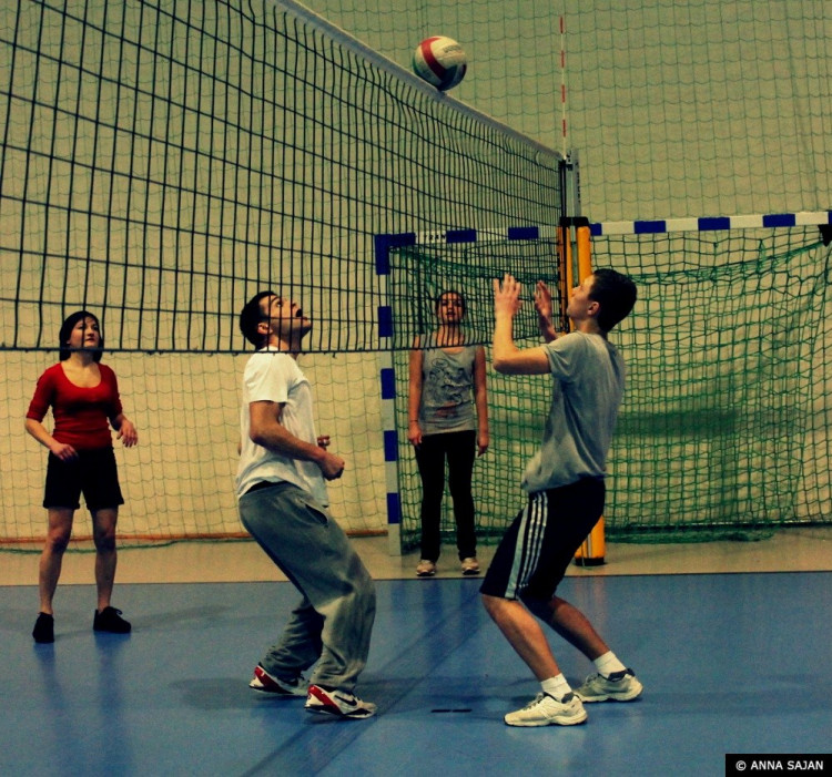 Nocny turniej siatkówki – zdjęcia