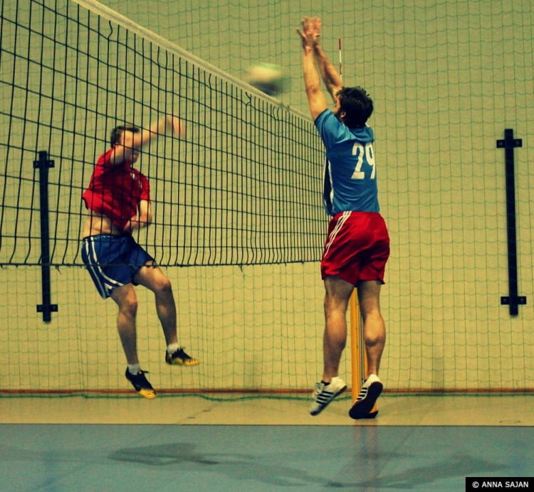 Nocny turniej siatkówki – zdjęcia