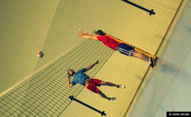 Nocny turniej siatkówki – zdjęcia