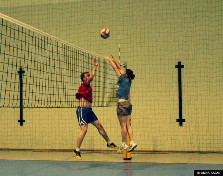 Nocny turniej siatkówki – zdjęcia