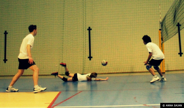 Nocny turniej siatkówki – zdjęcia