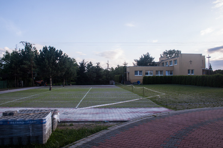 Przebudowa placu przed kościołem [projekt]