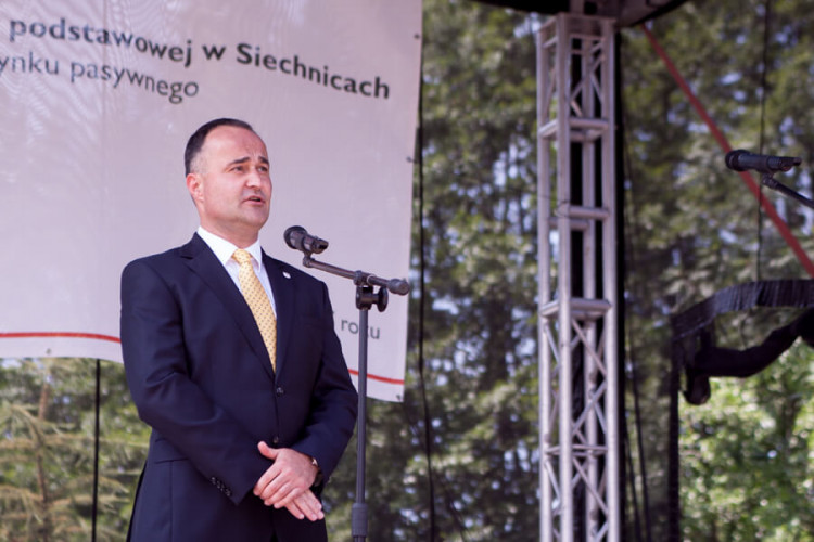 Wmurowanie kamienia węgielnego pod budowę szkoły podstawowej