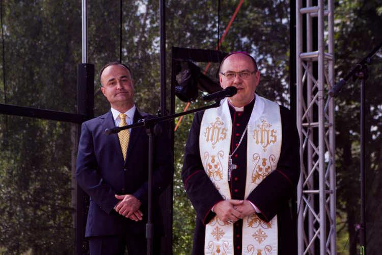 Wmurowanie kamienia węgielnego pod budowę szkoły podstawowej