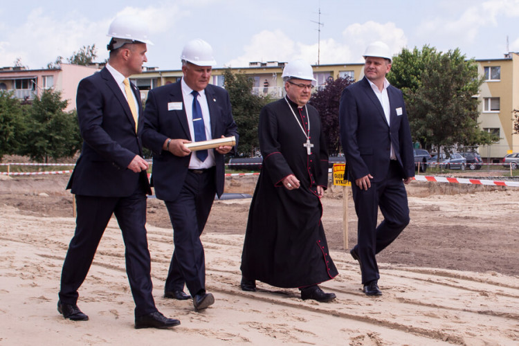 Wmurowanie kamienia węgielnego pod budowę szkoły podstawowej