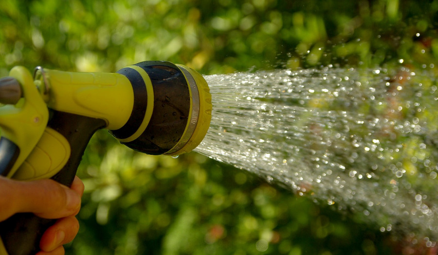 Siechnice: Niskie ciśnienie wody? Zakaz podlewania ogródków, działek i basenów