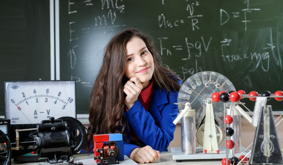 Siechnice: Fizyka w pierwszej klasie szkoły ponadpodstawowej - jaki podręcznik wybrać?