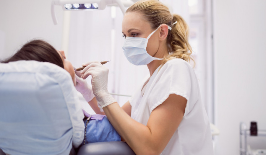 Siechnice: Stomatolog a dentysta – jakie są różnice?